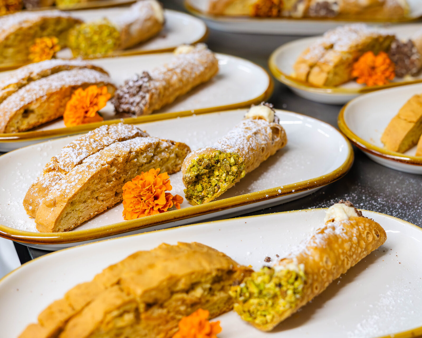 Cannoli dessert plates
